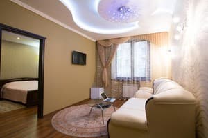 Мини-отель Royal. Люкс двухместный двухкомнатный + 1 1