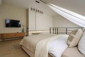 двухэтажная в отдельно стоящем доме, на ул. Первая Литейная 37 5