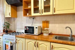 на ул. Яценко 10