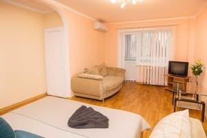 Квартира ул. Независимой Украины 63. Полулюкс трехместный  4