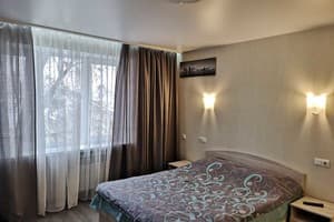 возле театра, ул. Почтовая 55 1